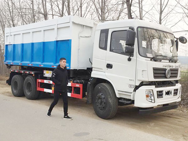 東風(fēng)后八輪拉臂式垃圾車 東風(fēng)后八輪拉臂式垃圾車